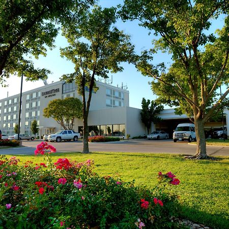 Hotel Doubletree By Hilton Wichita Airport Zewnętrze zdjęcie