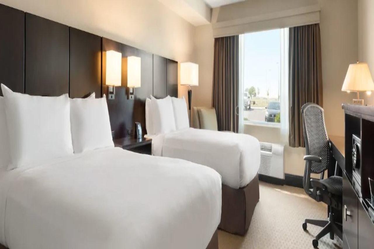 Hotel Doubletree By Hilton Wichita Airport Zewnętrze zdjęcie