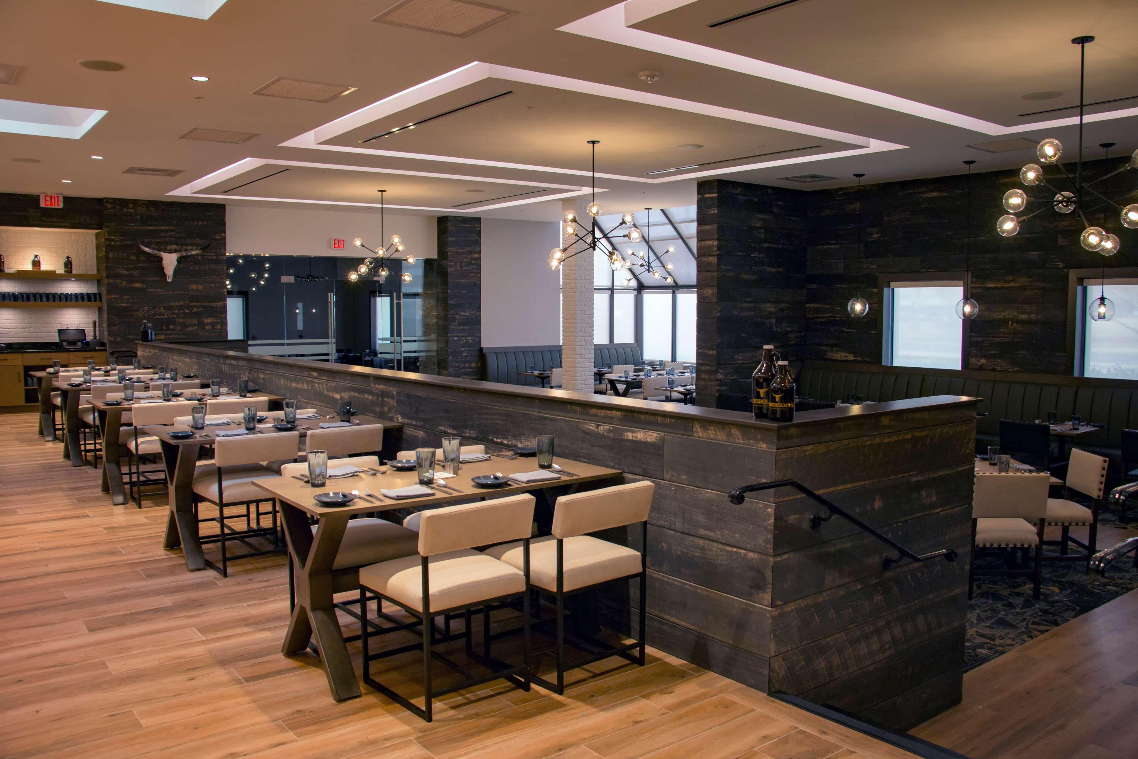 Hotel Doubletree By Hilton Wichita Airport Zewnętrze zdjęcie