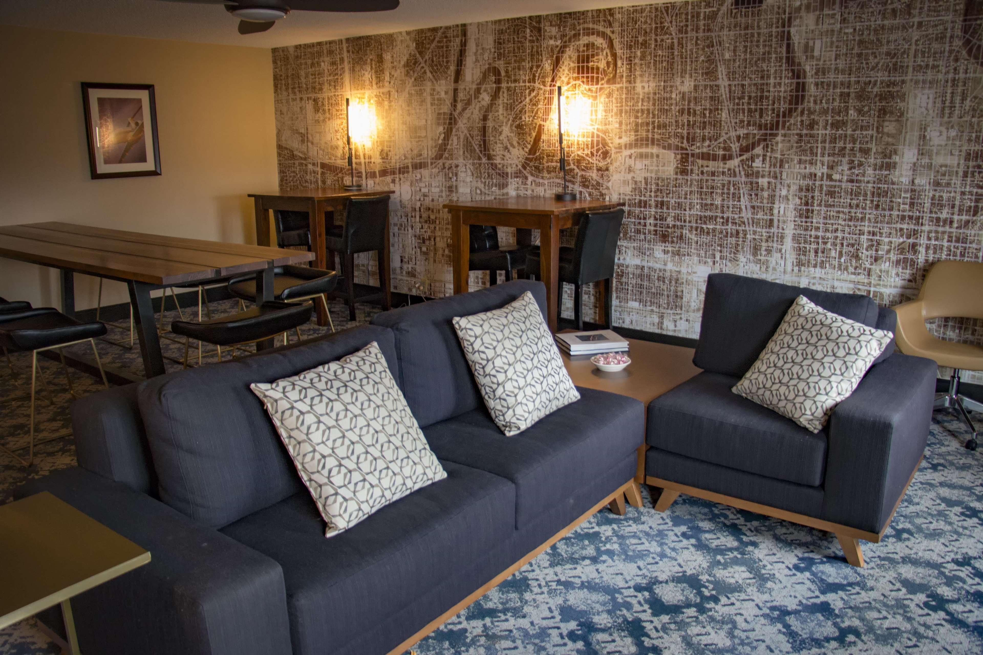 Hotel Doubletree By Hilton Wichita Airport Zewnętrze zdjęcie