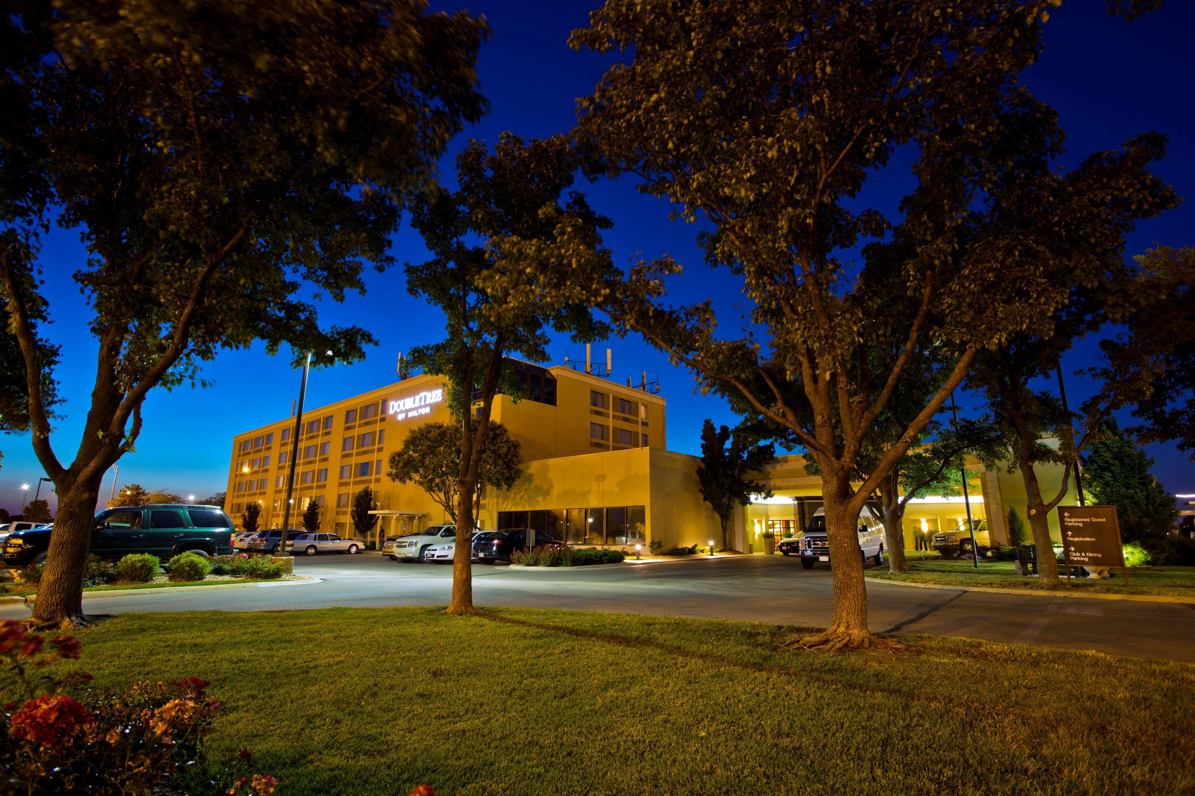 Hotel Doubletree By Hilton Wichita Airport Zewnętrze zdjęcie
