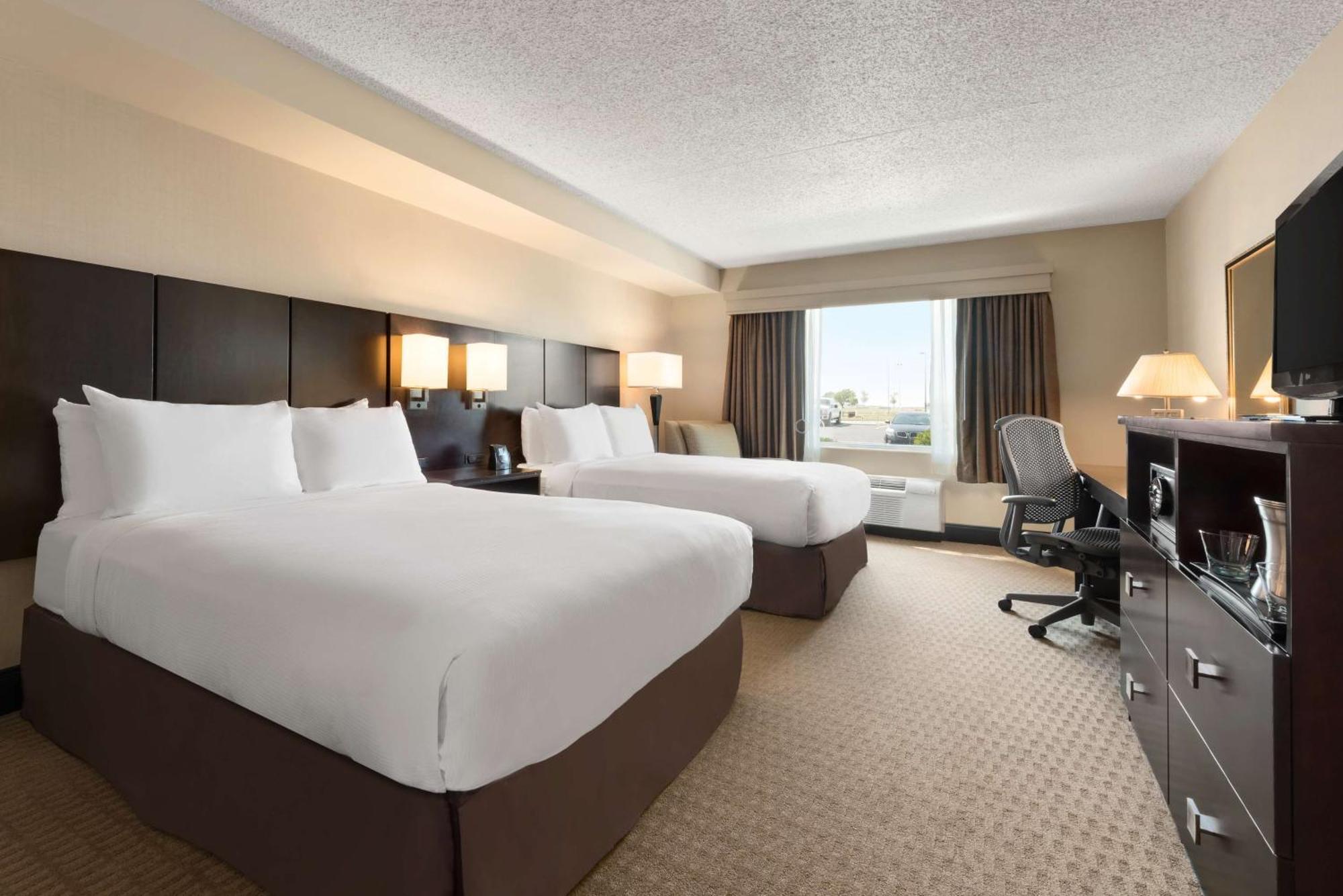 Hotel Doubletree By Hilton Wichita Airport Zewnętrze zdjęcie