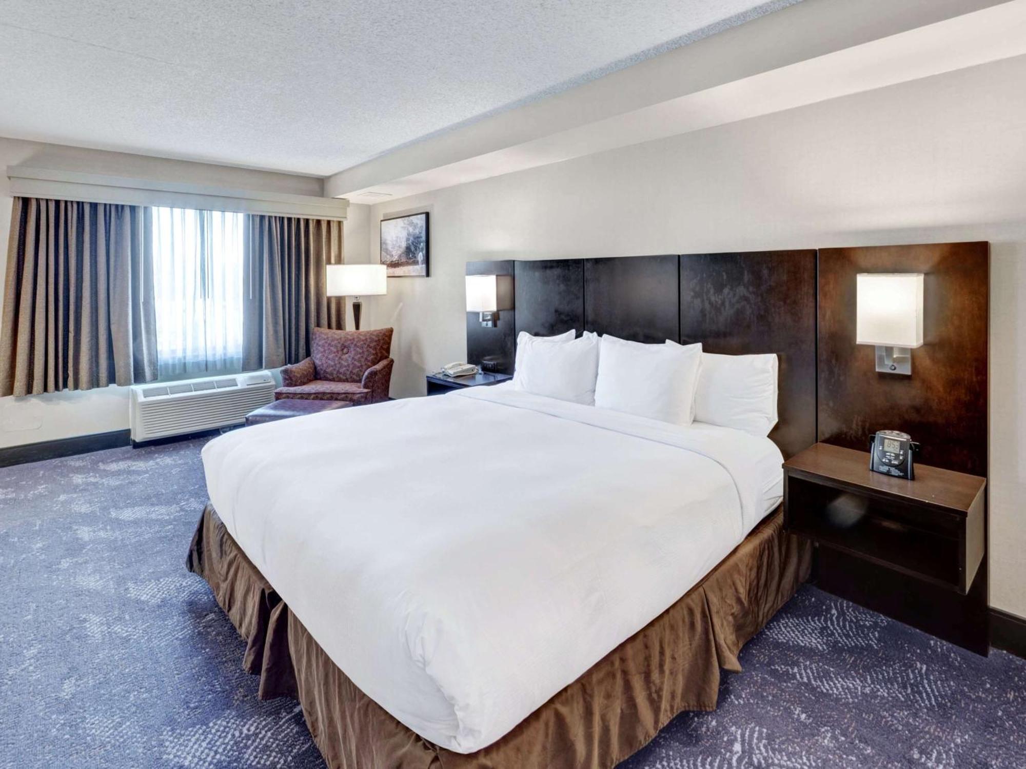 Hotel Doubletree By Hilton Wichita Airport Zewnętrze zdjęcie