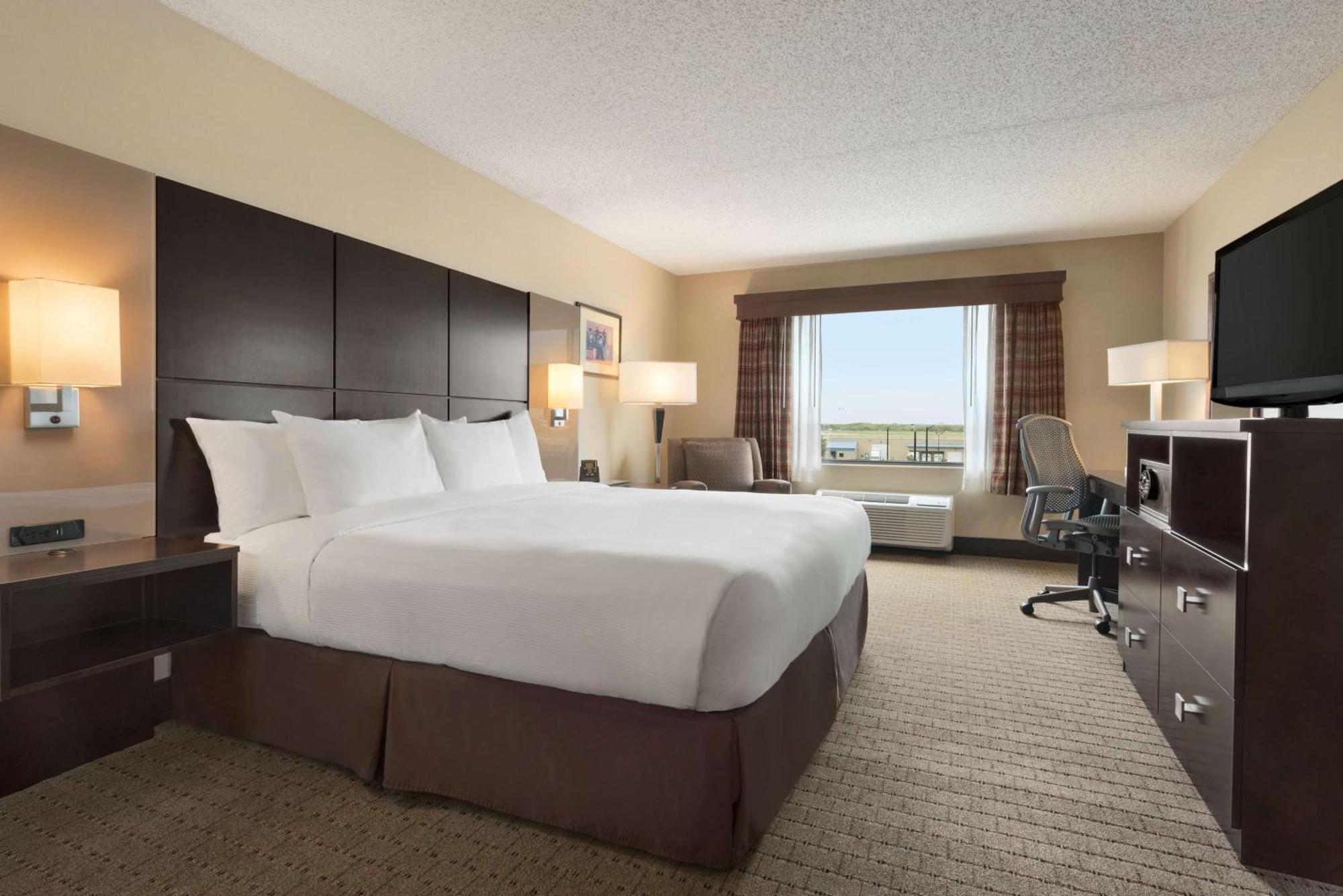 Hotel Doubletree By Hilton Wichita Airport Zewnętrze zdjęcie