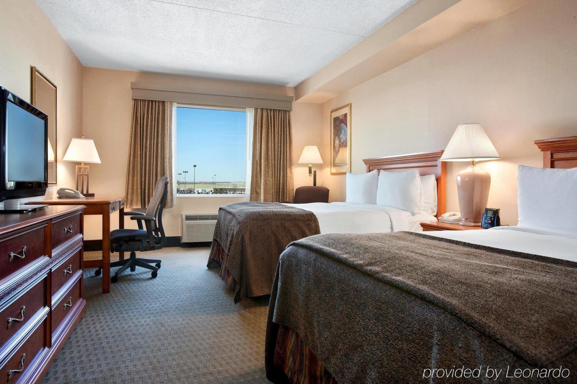 Hotel Doubletree By Hilton Wichita Airport Zewnętrze zdjęcie