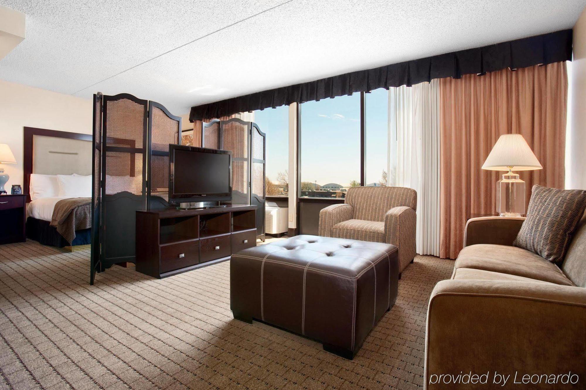 Hotel Doubletree By Hilton Wichita Airport Pokój zdjęcie