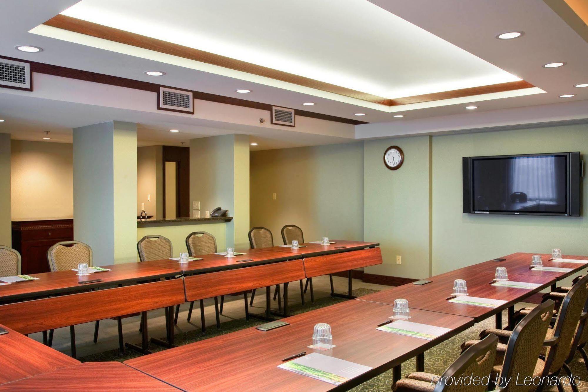 Hotel Doubletree By Hilton Wichita Airport Udogodnienia zdjęcie